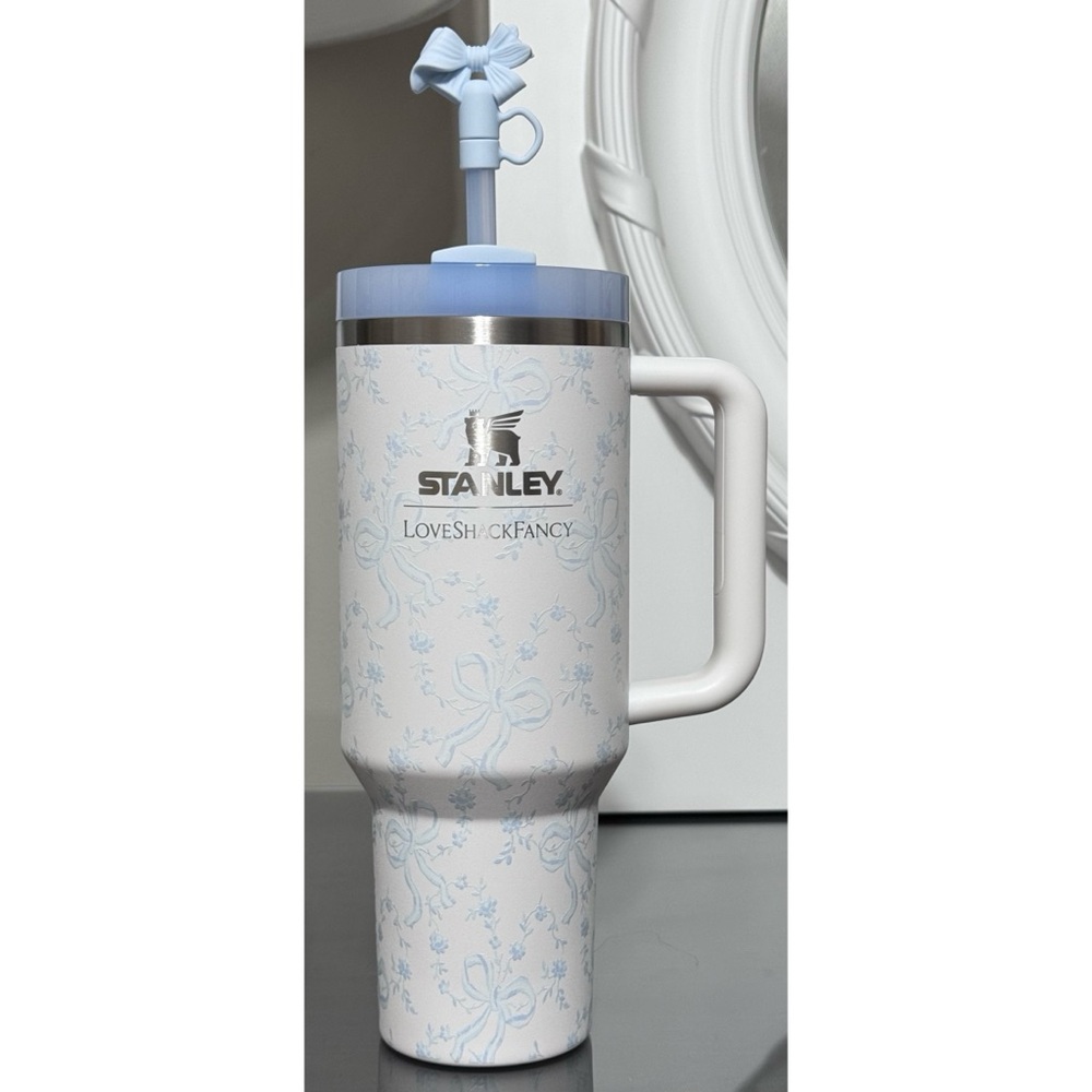 STANLEY X LOVESHACKFANCY 40OZ QUENCHER, COQUETTE BOW WINTER ICE BLUE - Picture 2 of 6